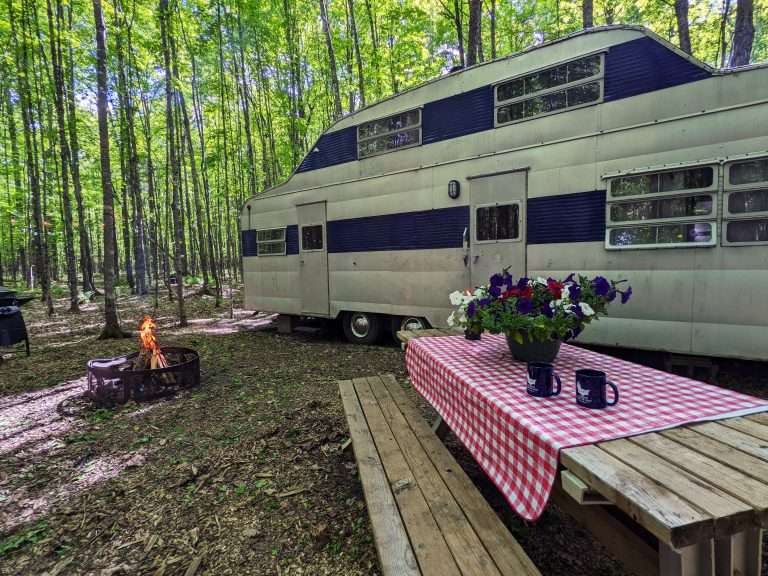 #4 – 1952 Lighthouse Vintage Camper