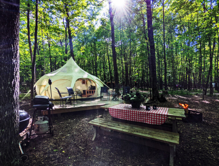 #2 – 1930s Hawaiian Luxury Tent (Yurt-Style)