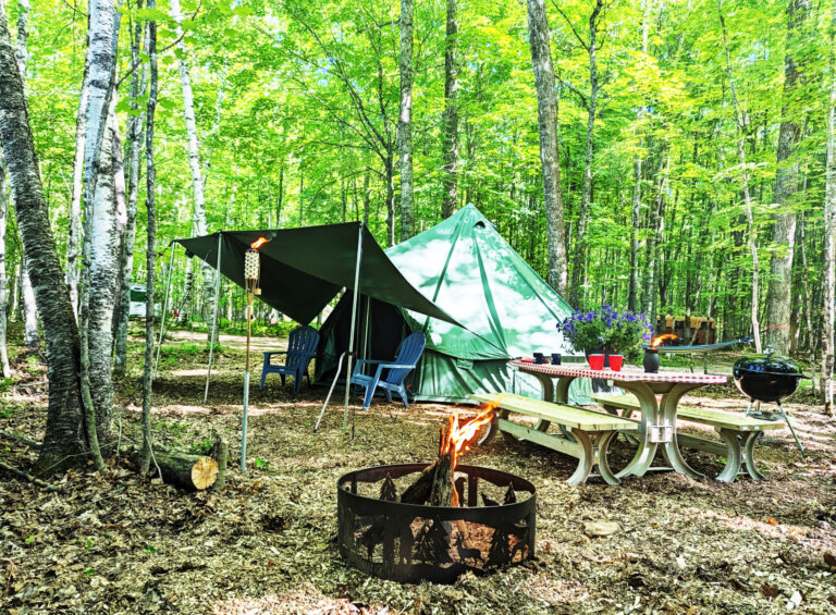 #11 – 1940s Canadian Luxury Tent (Includes Resort Amenities)