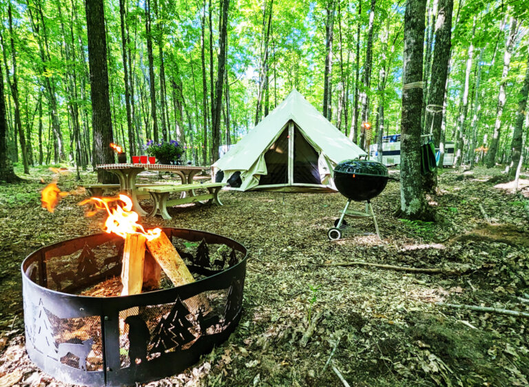 #5 – 1950s Canadian Northwoods Luxury Tent (Includes Resort Amenities)